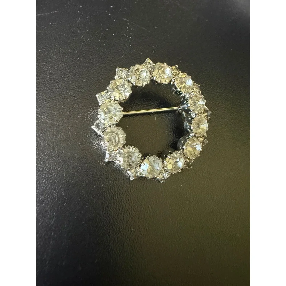 Vintage Silver Tone Clear Rhinestone Wreath Circle Brooch Pin Elegant Sparkling